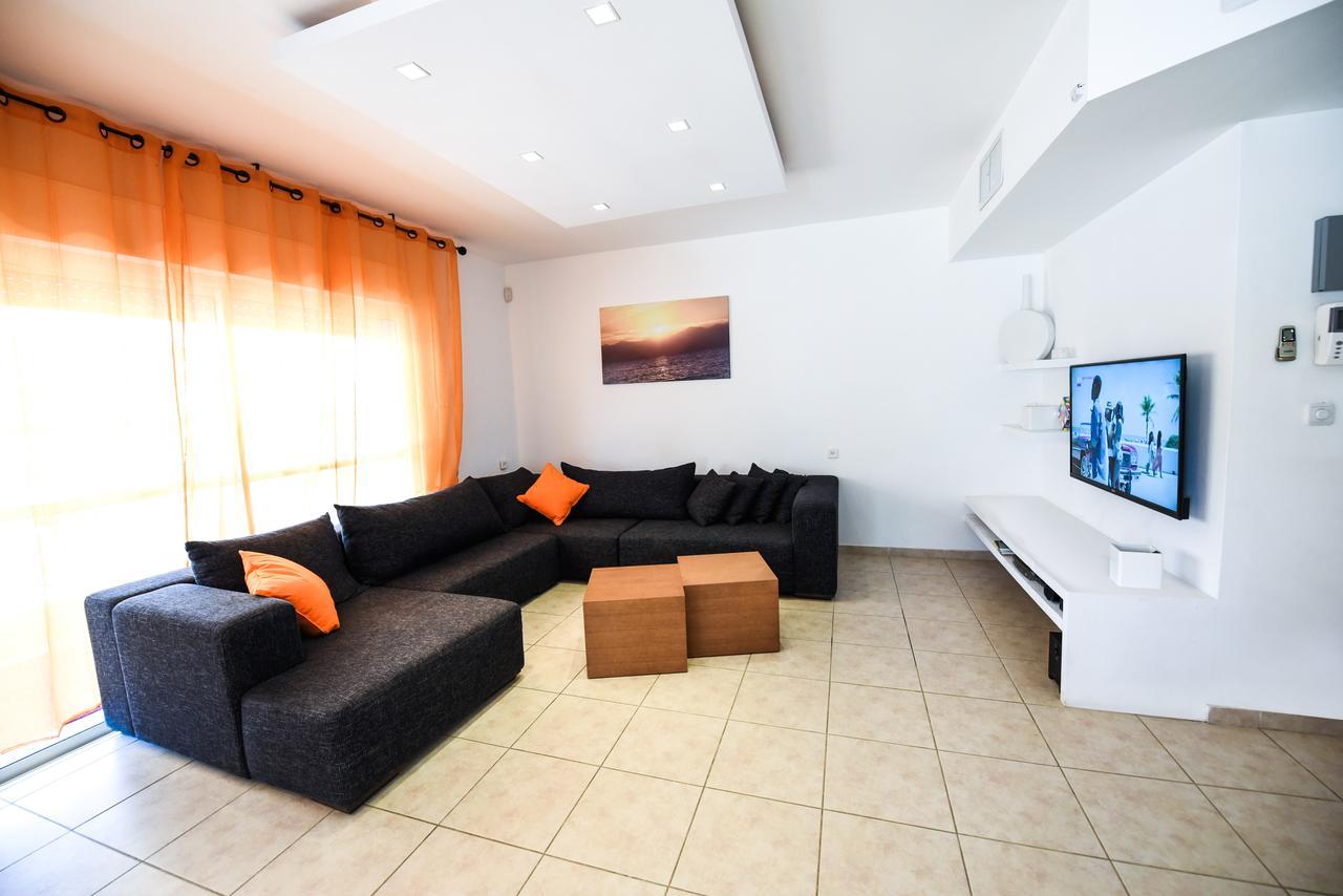 For Rent In Apartment